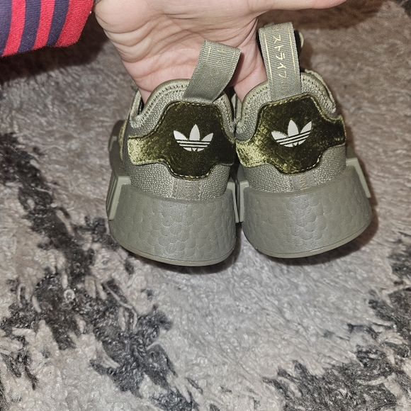 Adidas - Picture 3 of 5